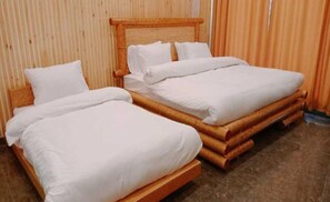 Deluxe Triple Room | Free WiFi, bed sheets