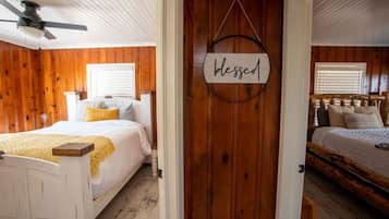 3 bedrooms, desk, iron/ironing board, free WiFi