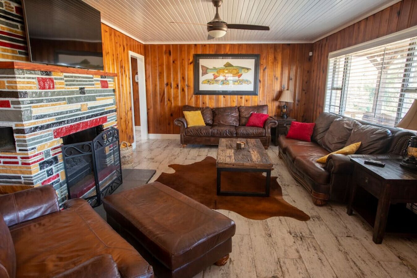 Smart TV, fireplace, video games, table tennis