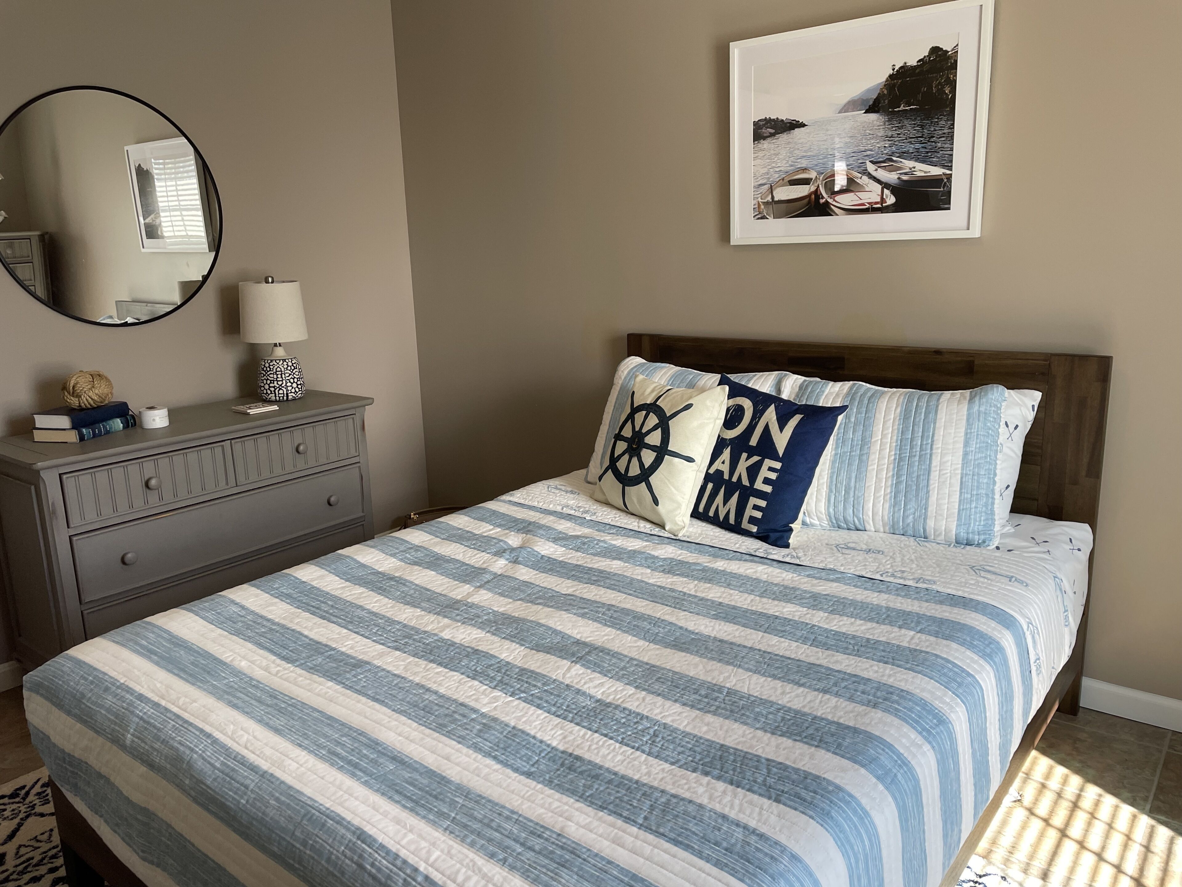 Lake house 1/3 mi. from Alli-1.  Plenty of space for boat/ trailer parking.