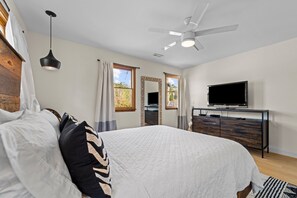 2 bedrooms, iron/ironing board, free WiFi, bed sheets - Luxury Boutique Style Rentals located in the Village of Oriental. (Oriental)