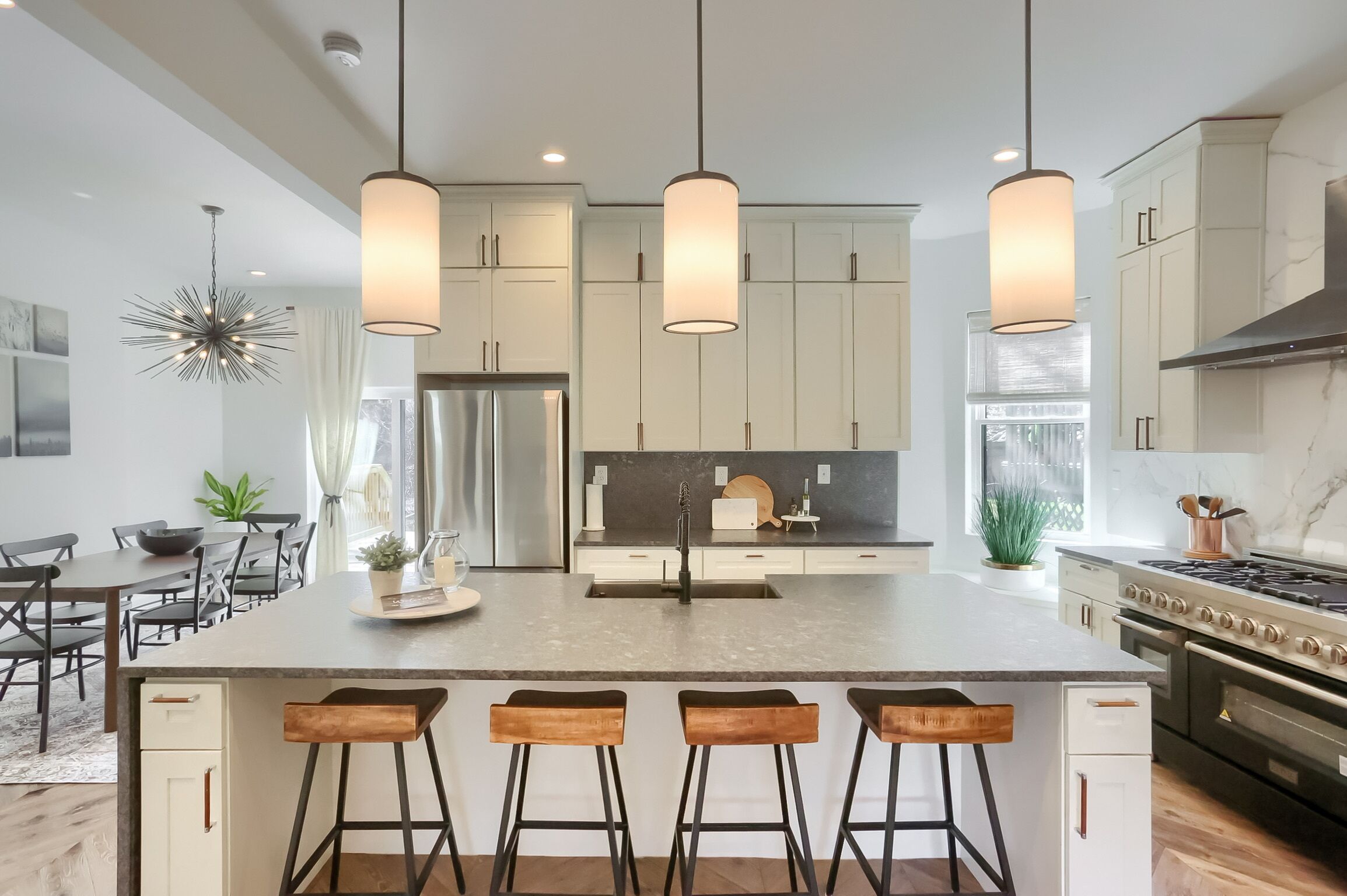  Victorian Fully Equipped Chef’s Kitchen w/ 2 King Beds 4BR + Gym