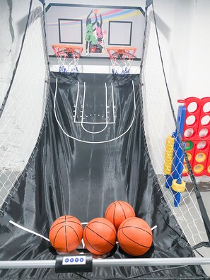 Children's area - NFL Draft + VIP Fan Basecamp + Close to Acrisure + Gym + Game Room + 2 King Beds (Pittsburgh)