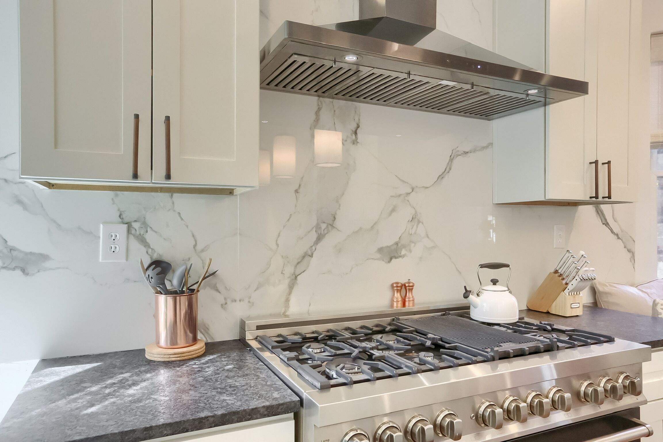  Victorian Fully Equipped Chef’s Kitchen w/ 2 King Beds 4BR + Gym