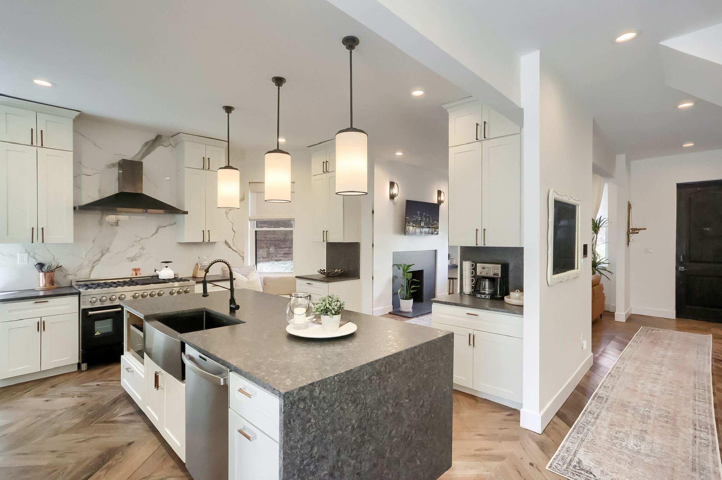  Victorian Fully Equipped Chef’s Kitchen w/ 2 King Beds 4BR + Gym