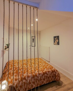 2 habitaciones, tabla de planchar con plancha, wifi y ropa de cama