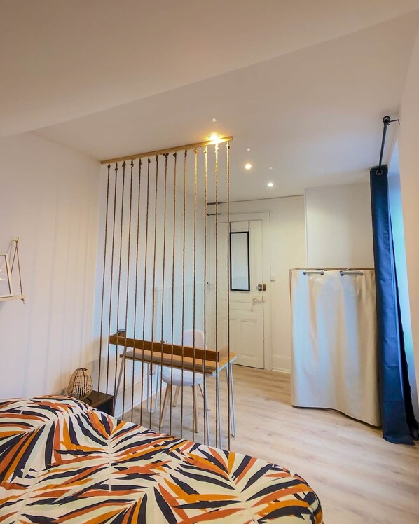 2 bedrooms, iron/ironing board, WiFi, bed sheets - Appart'Hôtel Le Strasbourg - RENOVATED, CALME AND NETFLIX (Belfort)