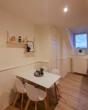 Dining - Appart'Hôtel Le Strasbourg - RENOVATED, CALME AND NETFLIX (Belfort)