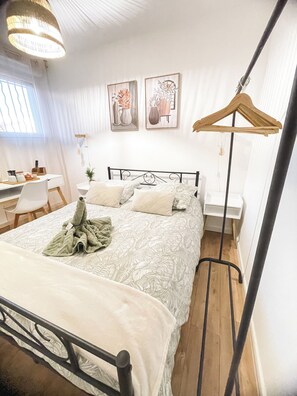 1 habitación, tabla de planchar con plancha, wifi y ropa de cama 