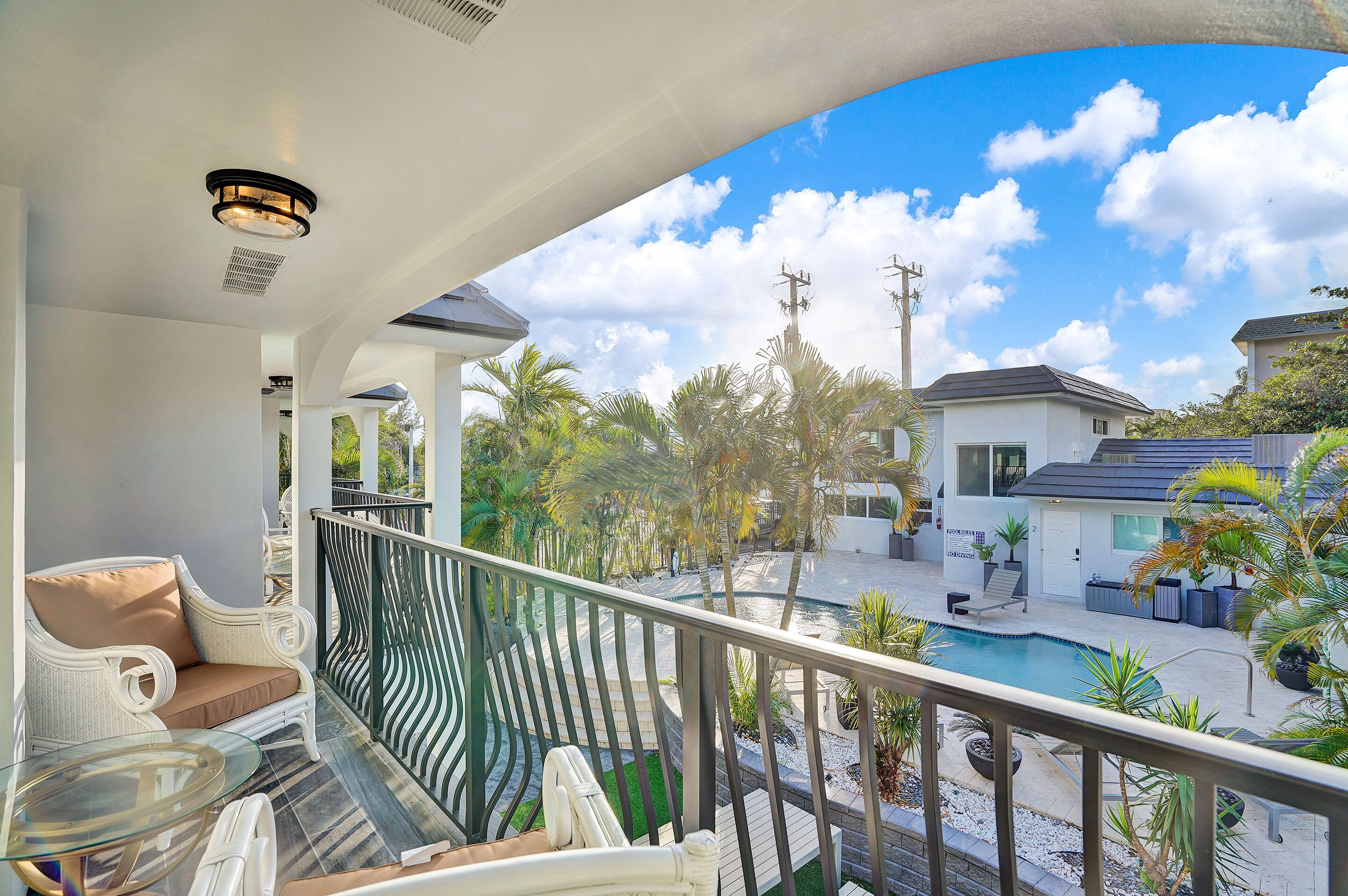 Apartment (6 - 1.5 Bathrooms) | Balcony