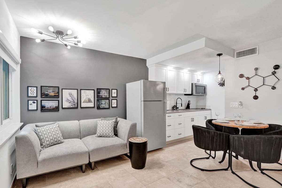 Appartamento (5) | Area soggiorno | Smart TV 42 pollici con canali digitali, TV, Netflix