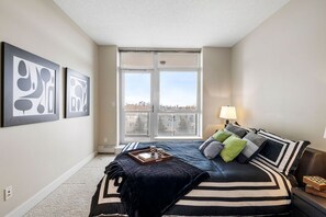 2 bedrooms, desk, WiFi, bed sheets