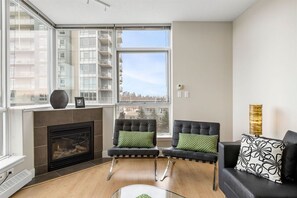 Smart TV, computer monitors