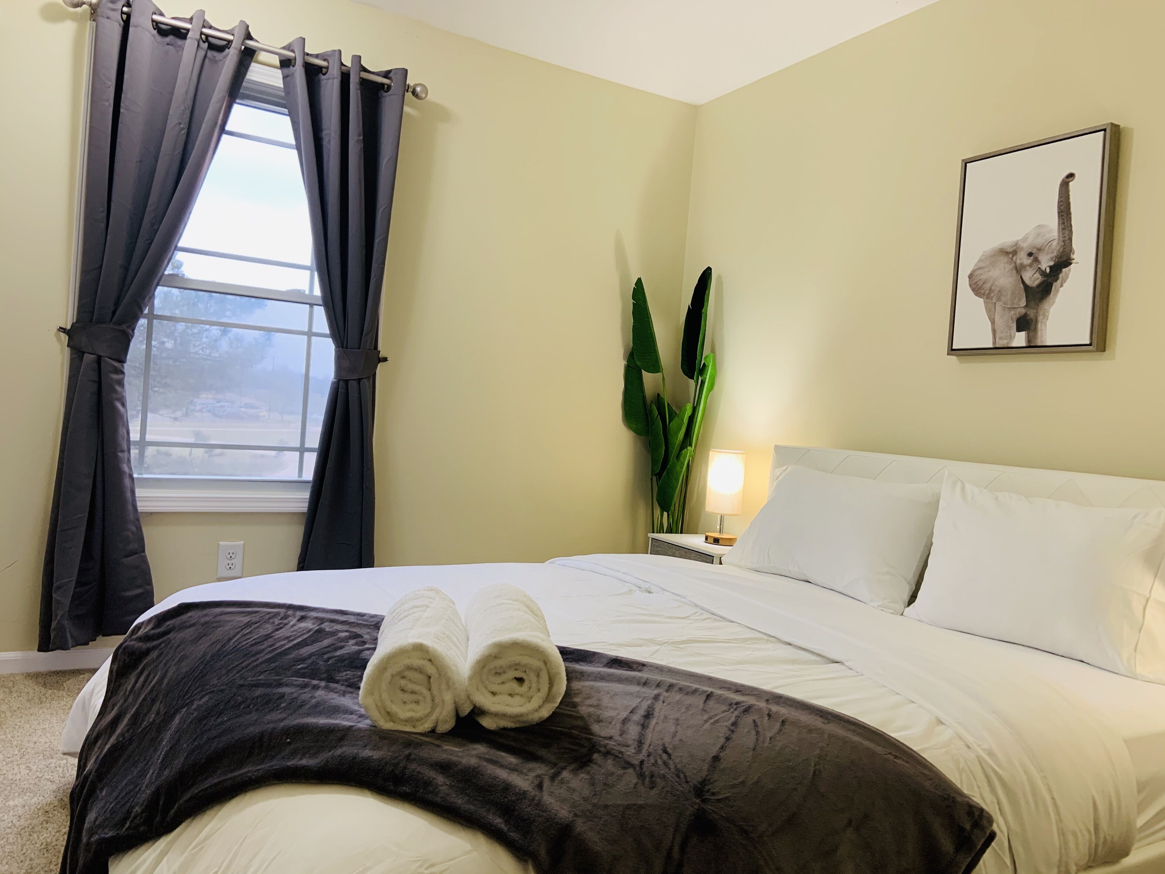 Large 6BR Stadium Getaway, Walk to the Big House!