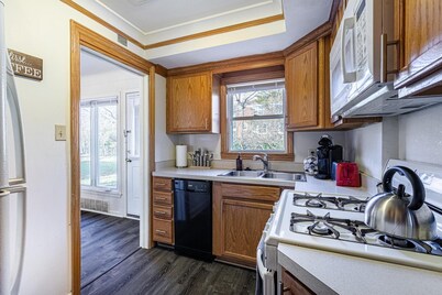 Clean, Fresh and Homey 2BR! Welcome!