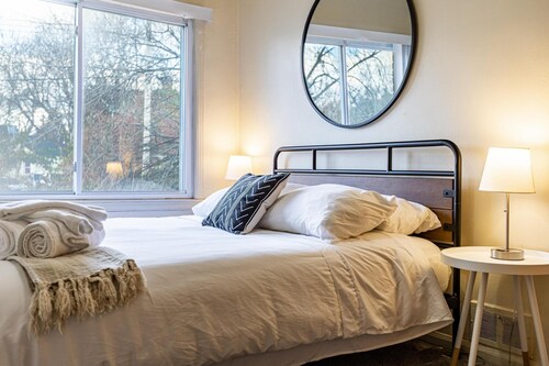 Clean, Fresh and Homey 2BR! Welcome!