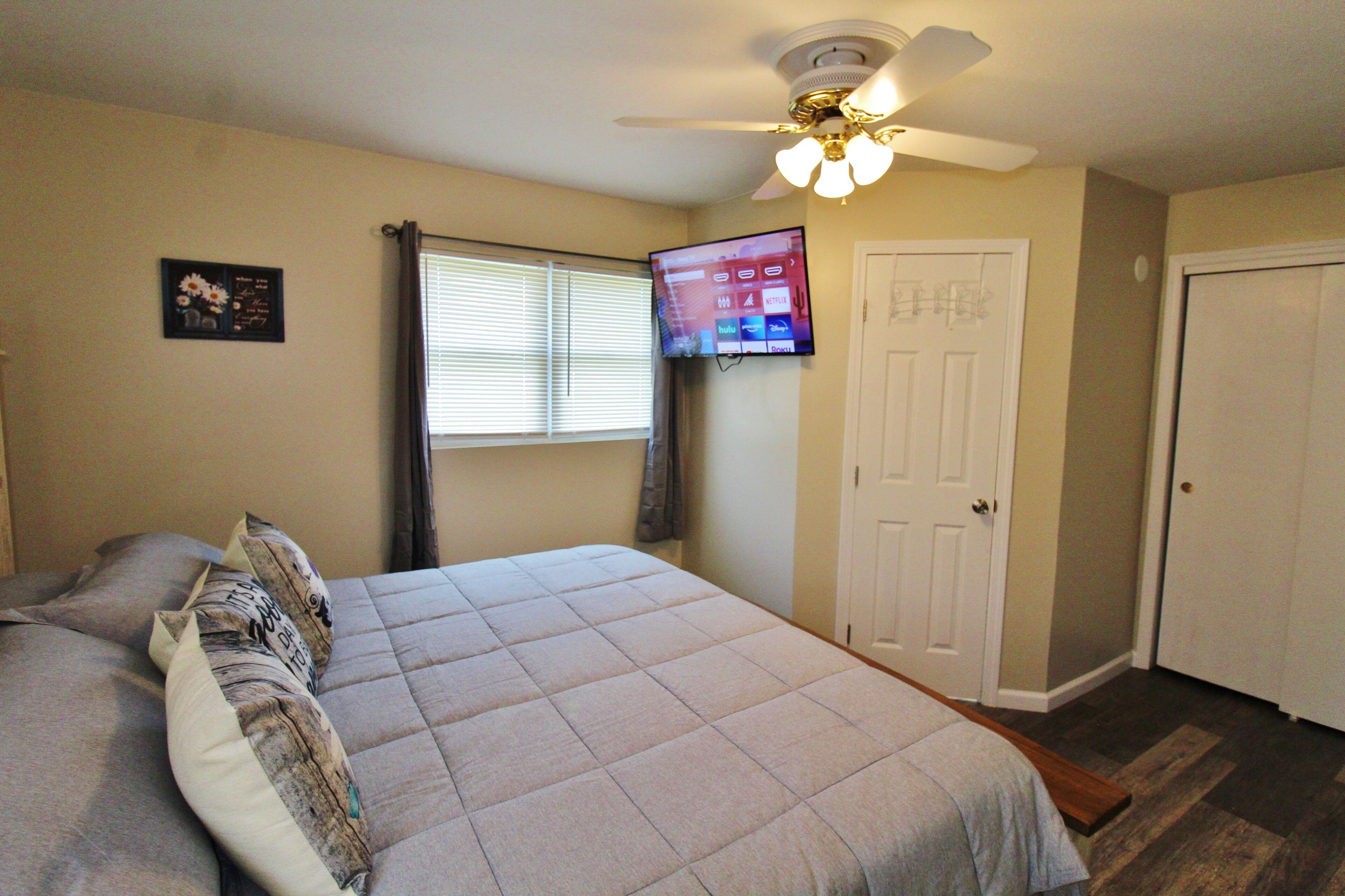 Cheerful 4-bedroom Home with Jacuzzi tub