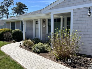 Exterior - Charming House Close to Downtown-Pier-Beach (Chatham)
