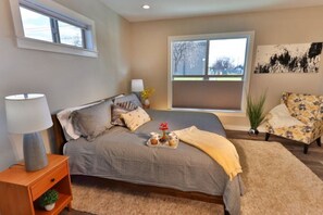3 bedrooms, desk, iron/ironing board, WiFi