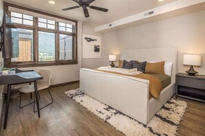 2 bedrooms, desk, iron/ironing board, WiFi