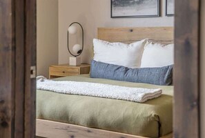 2 slaapkamers, een bureau, een strijkplank/strijkijzer, wifi