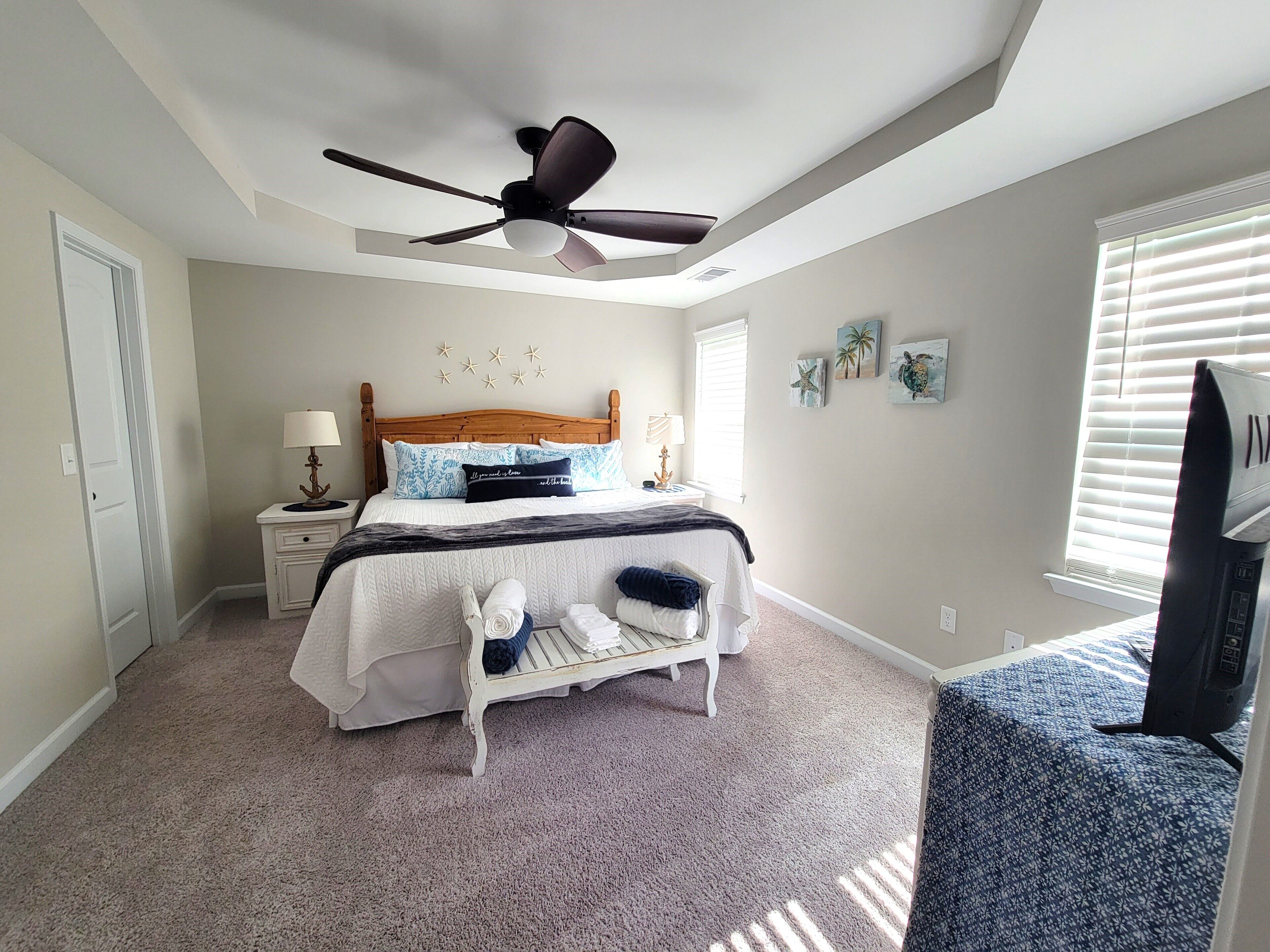 Charming beach house located 10 minutes from Topsail Beaches!