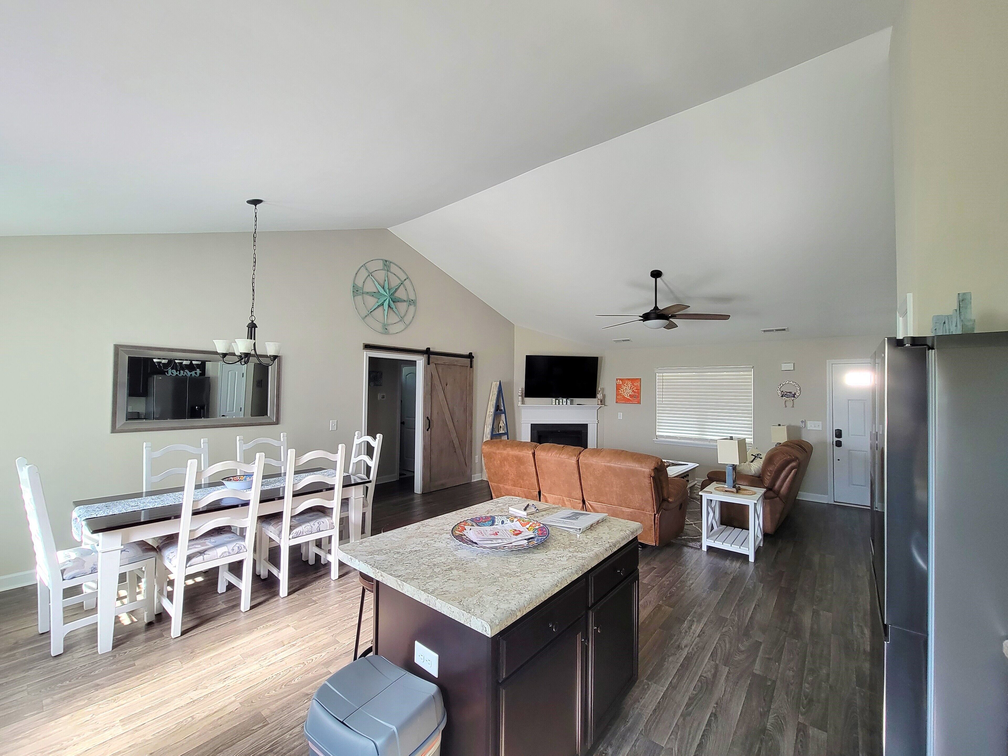 Charming beach house located 10 minutes from Topsail Beaches!