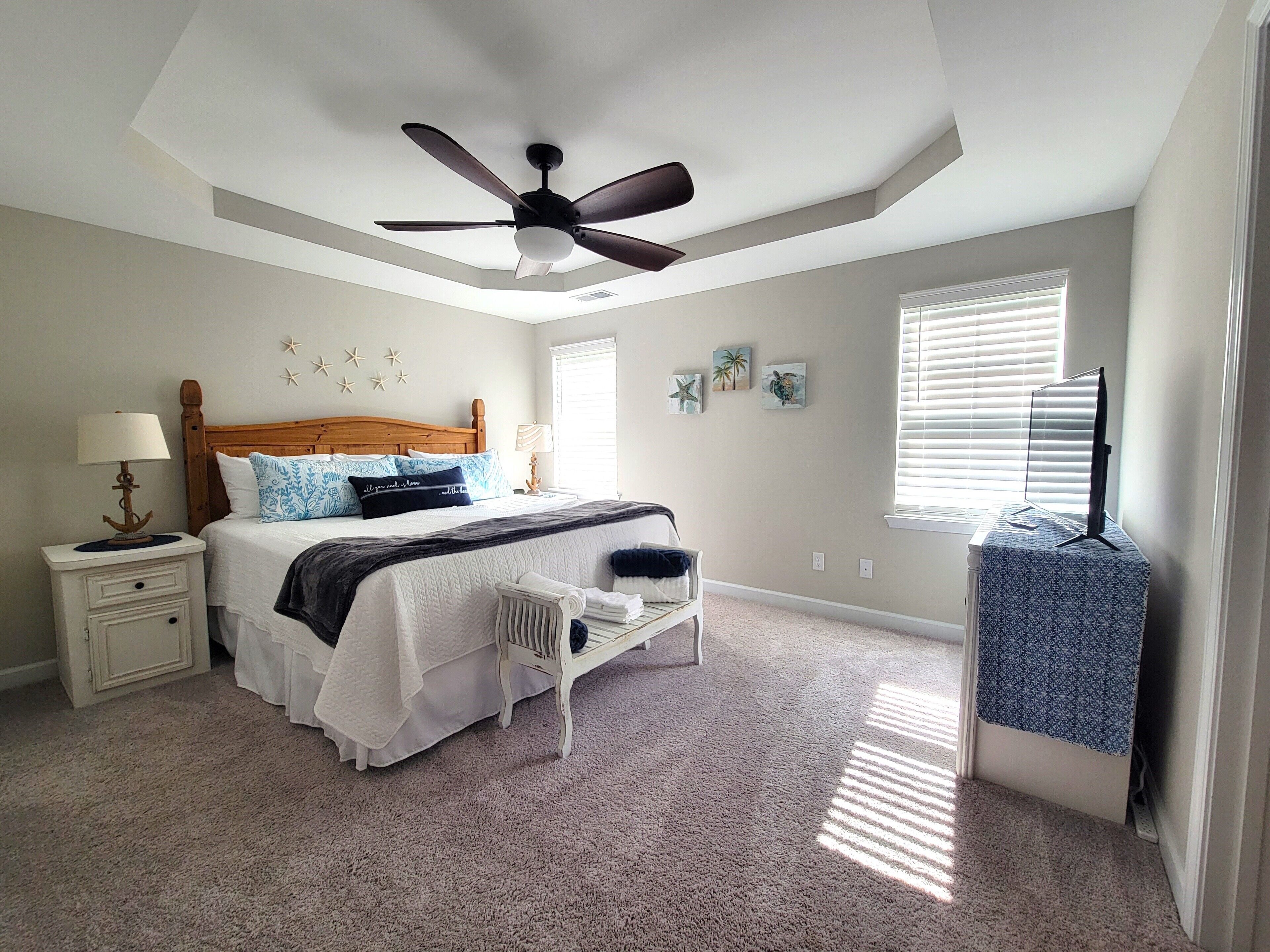 Charming beach house located 10 minutes from Topsail Beaches!