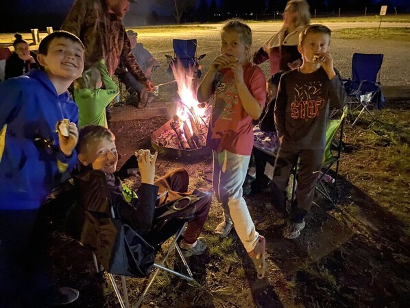 Property grounds - Cozy & Comfortable Stay-Cabin 15 (Cassville)