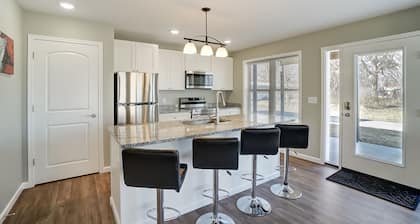 Brand New Indian Lake rentals that are side by side for a great group experience