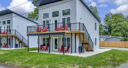 Brand New Indian Lake rentals that are side by side for a great group experience