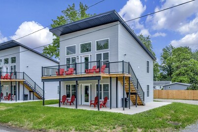 Brand New Indian Lake rentals that are side by side for a great group experience