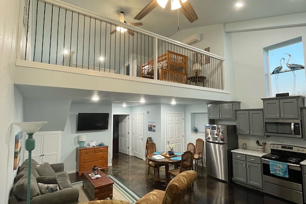 1300 sf home with loft - sleeps 6-8