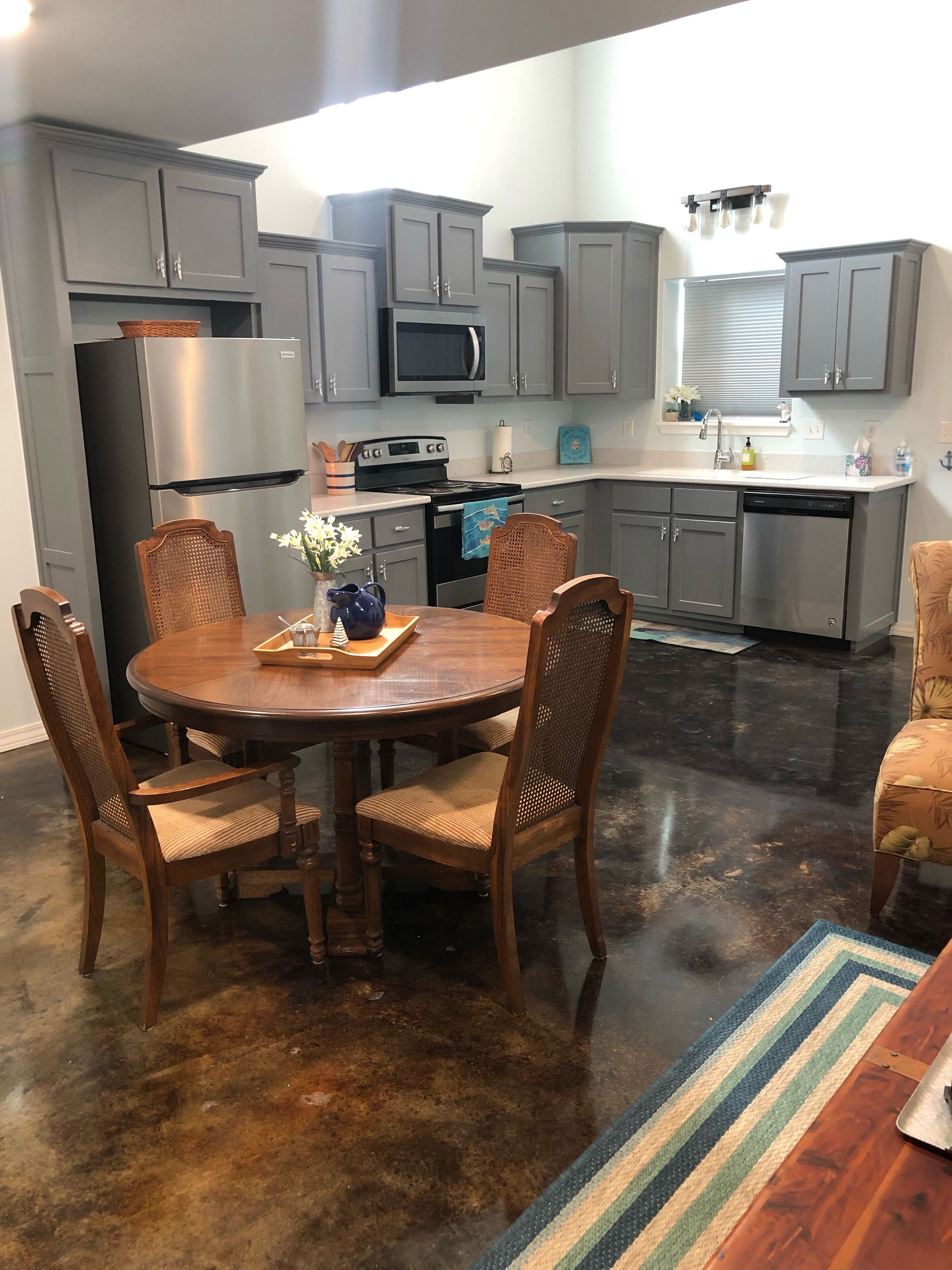 Grand Lake Barndominium 🐟 Close to Wolf Creek & Monkey Island 🐡 Lake access 🐠