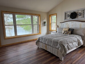 4 bedrooms, free WiFi, bed sheets