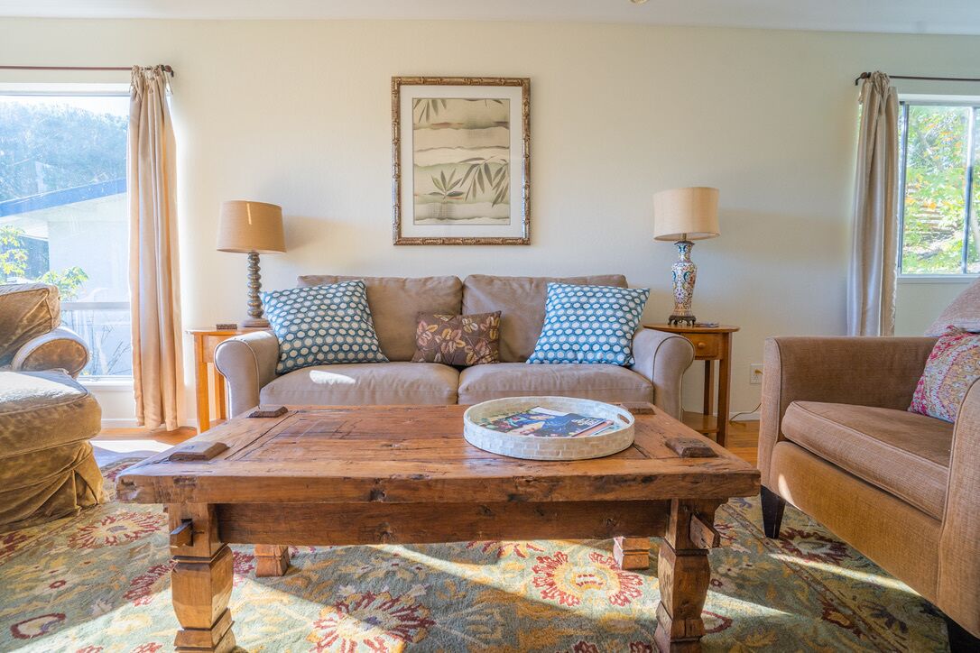 Sunny and beautiful, 5 Walk to Downtown Fairfax!