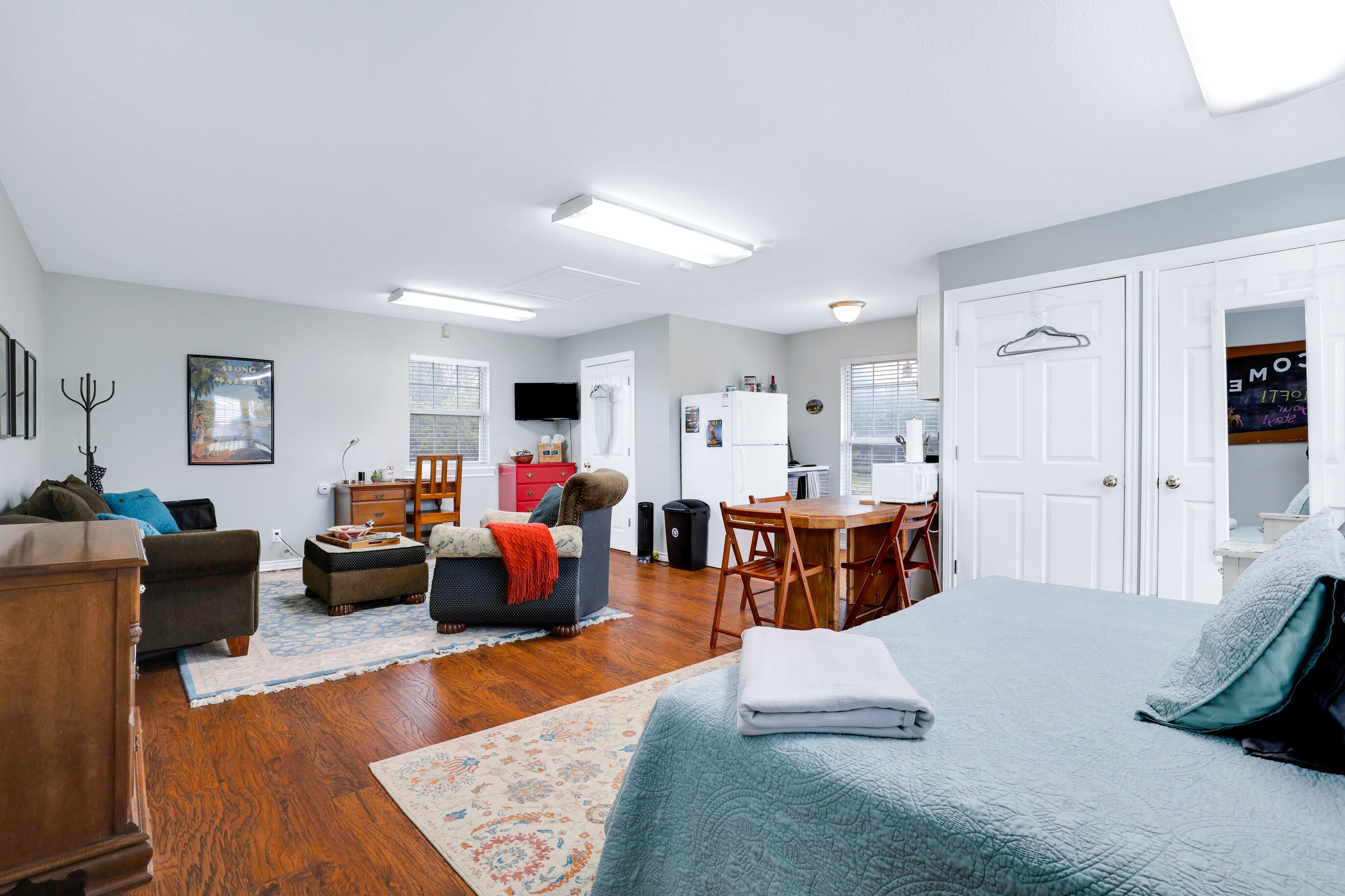 Studio apartment with golf course view halfway between SA and Boerne