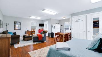 1 bedroom, desk, iron/ironing board, free WiFi