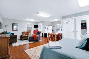 1 bedroom, desk, iron/ironing board, free WiFi