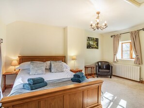 5 bedrooms, free WiFi, bed sheets