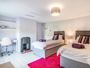 5 bedrooms, free WiFi, bed sheets