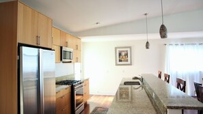 Microondas, horno, parrilla de estufa y lavavajillas 