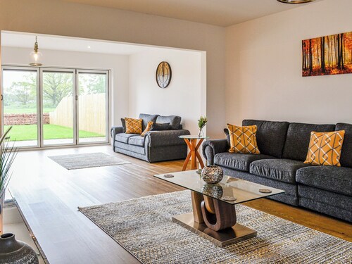 4 bedroom accommodation in Carlisle