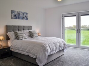 4 bedrooms, free WiFi, bed sheets