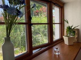 华丽开间套房, 花园景观 | 迷你吧、特色装修、特色家居、笔记本电脑工作区