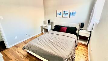3 bedrooms, desk, iron/ironing board, free WiFi