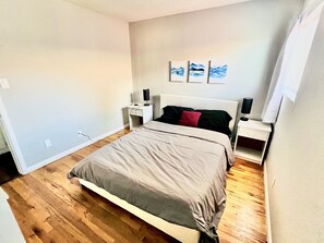 3 bedrooms, desk, iron/ironing board, free WiFi