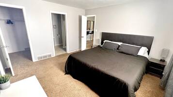 3 bedrooms, desk, iron/ironing board, free WiFi