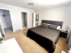 3 عدّة غرف نوم ومكتب ومكواة/لوح كي وواي فاي مجانًا