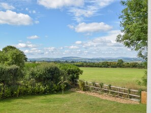 Property grounds - 2 bedroom accommodation in Beulah (Beulah)